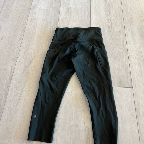 Lululemon women’s crop leggings size 6 - Picture 6 of 8